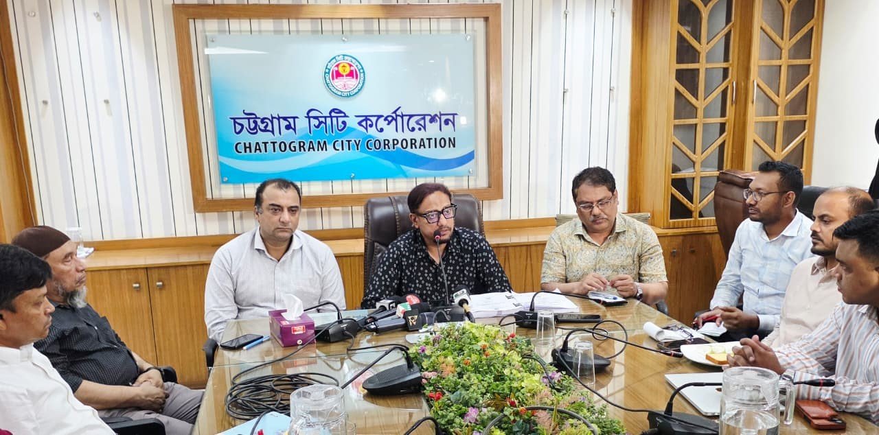 চট্টগ্রামে যানজট  ও সড়কে শৃঙ্খলা ফেরাতে এআই-ভিত্তিক স্মার্ট ট্রাফিক সিস্টেম চালুর উদ্যোগ